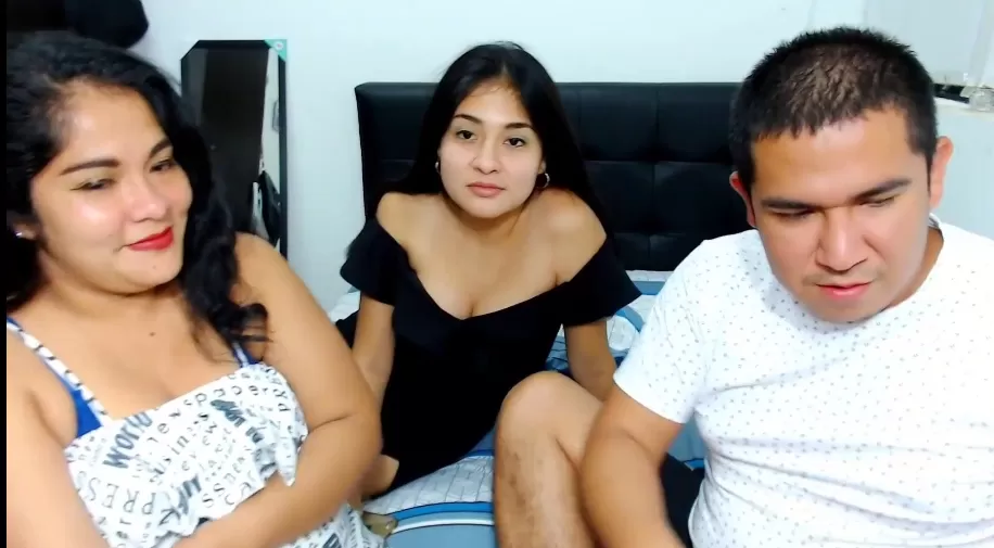 Trio casero real – esposa, hija y padrastro