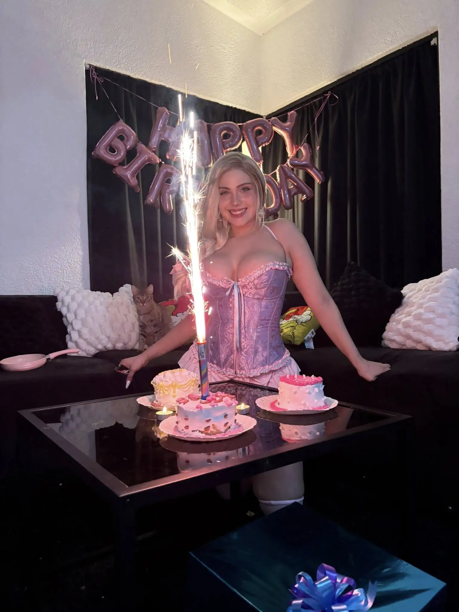 La influencer porno tetona PennyLove cumplio años el 12 de noviembre