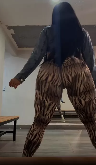 La influencer fitness “Vanesa Gonzalez Velazquez” se pasó de verga con tremendo baile en el gym