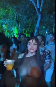karely ruiz modo árabe bailando casi desnuda en un rave lleno de gente