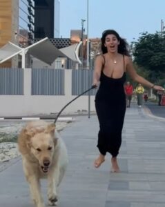 Ika D’auria tetas rebotando mientras corre