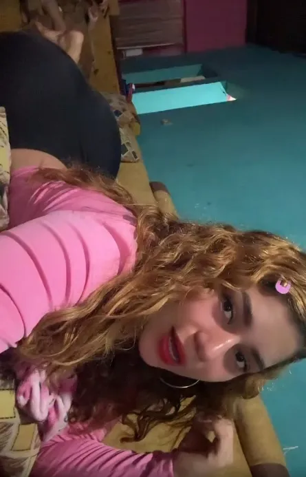 Zamy Gaibor culo acostada en la sala (video)