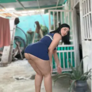preparando el culo para recibir verga