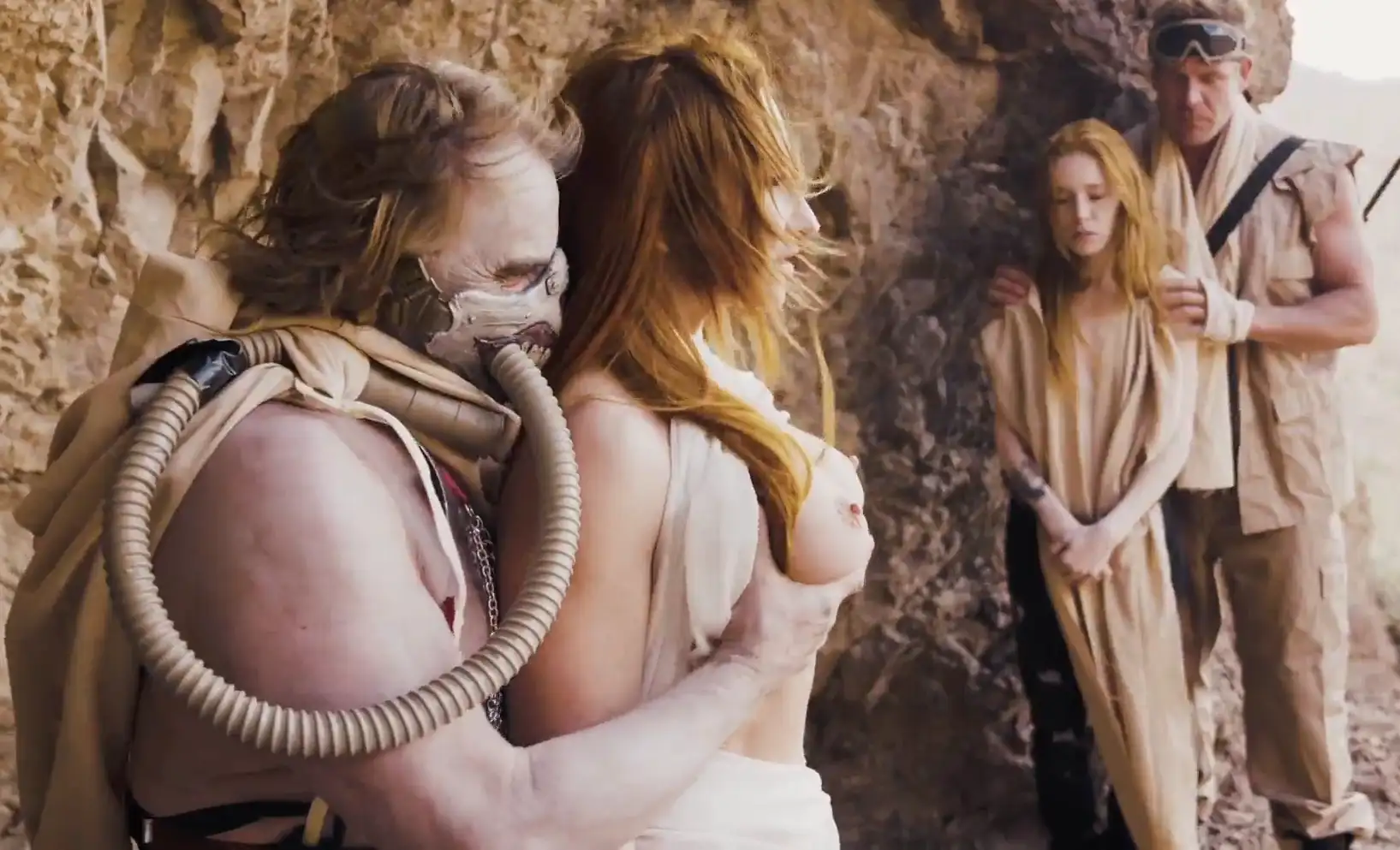 Mad Max furiosa porno: Immortan Joe se folla a Sophia Locke en el paramo